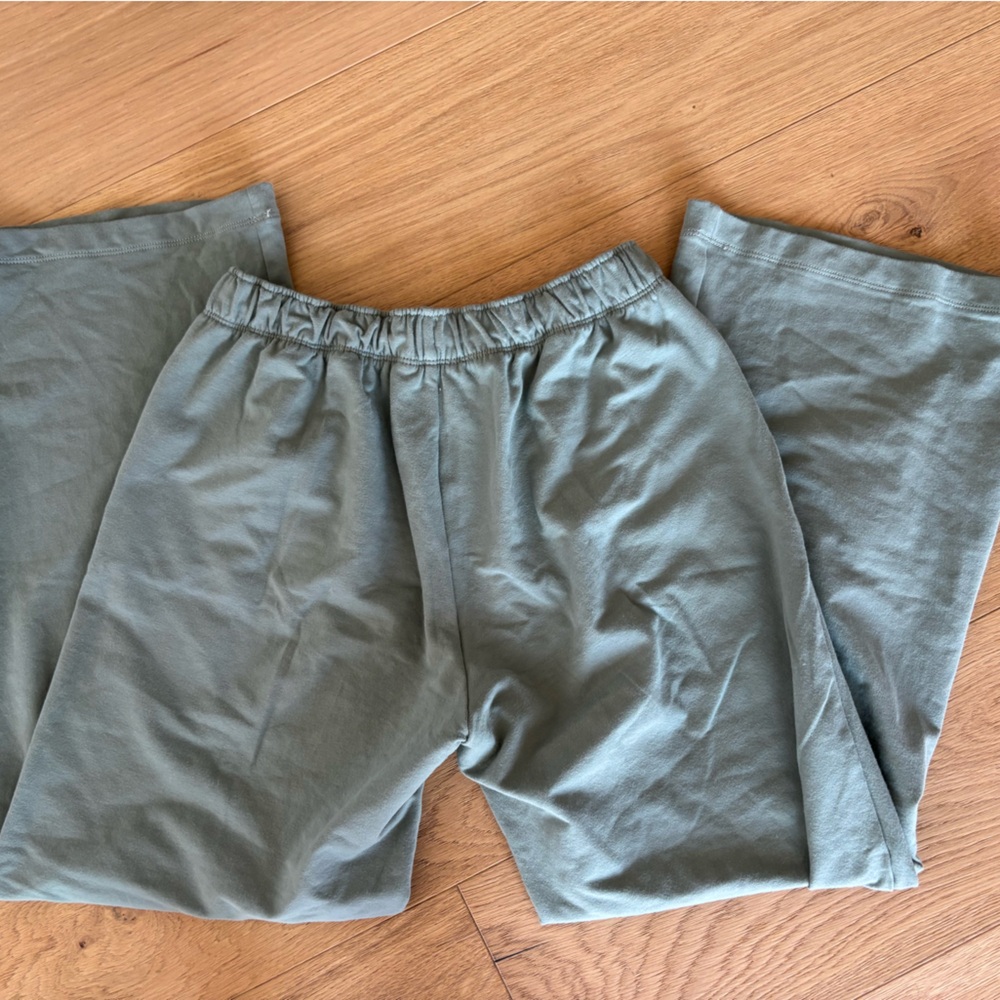 Athleta Soft Olive Green Elastic Waist sweatpants - Picture 2 of 3